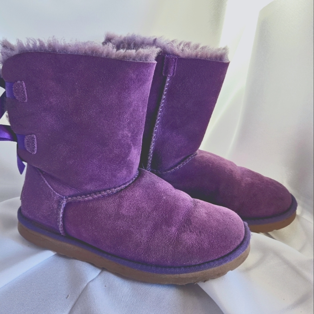 UGG Bailey Bow II Size 8